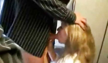 فتاة ضئيلة فلم سكس الجنس الثالث يعالج عضوا